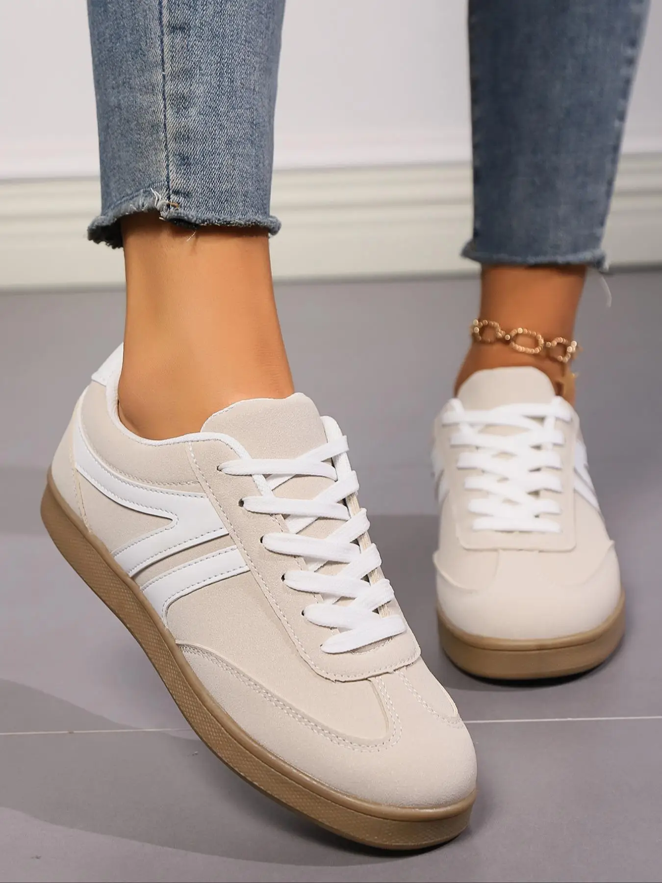 Women's Fashionable Lace Up Low Top Casual Sneakers, Casual Comfortable Breathable Sports Shoes, Female All-match Round Toe Casual Sneakers for Dail