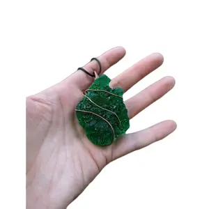 Emerald Green Resin Crystal Necklace Faux Emerald Cosplay Necklace Copper Wire Wrap Resin Geode Emerald Geode Copper Wire Wrapped Pendant