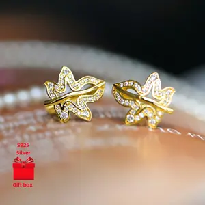 925 sterling silver earrings, maple leaf earrings, small and exquisite. Ladies' earrings, fashionable classic earrings, gift jewelry box, elegant ladies, suitable for birthday gifts, holiday gifts, Valentine's Day gifts, and meet and greet sparkly