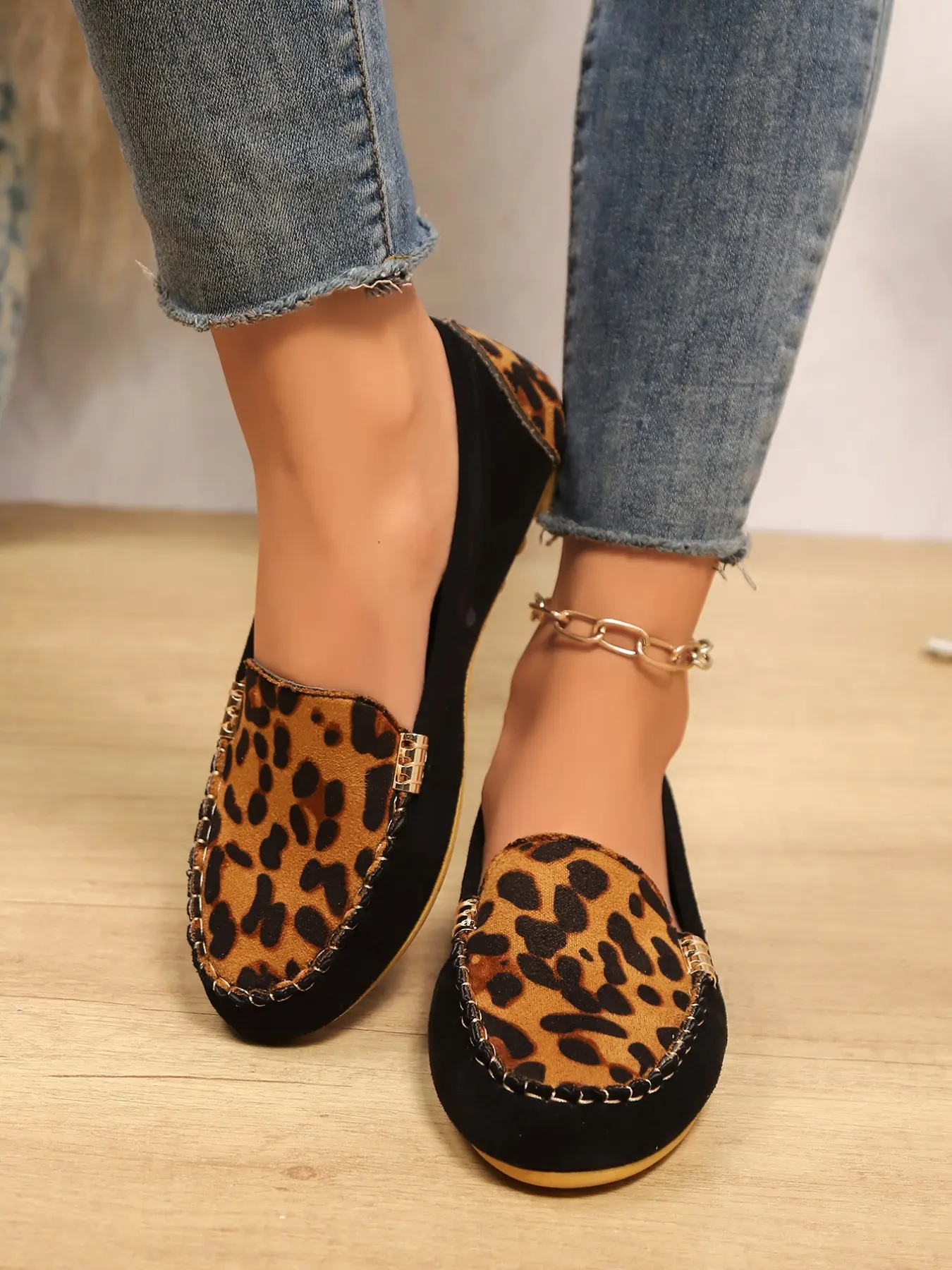New Vintage Leopard Print Bean Shoes, Round Toe Soft Sole, Casual All-Season Footwear, Comfortable Slip-On Design, Metal Buckle Decoration, Leopard Flats For Women, Casual Fashionable Flats, Leopard Print Loafers, Casual Summer Shoes