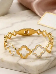 Luxury openwork four-leaf clover bracelet, elegant design, high-end feel with diamond-encrusted titanium steel, colorfast spring clasp, women's titanium steel bracelet, Elegant Bangle, Exquisite Bracelet