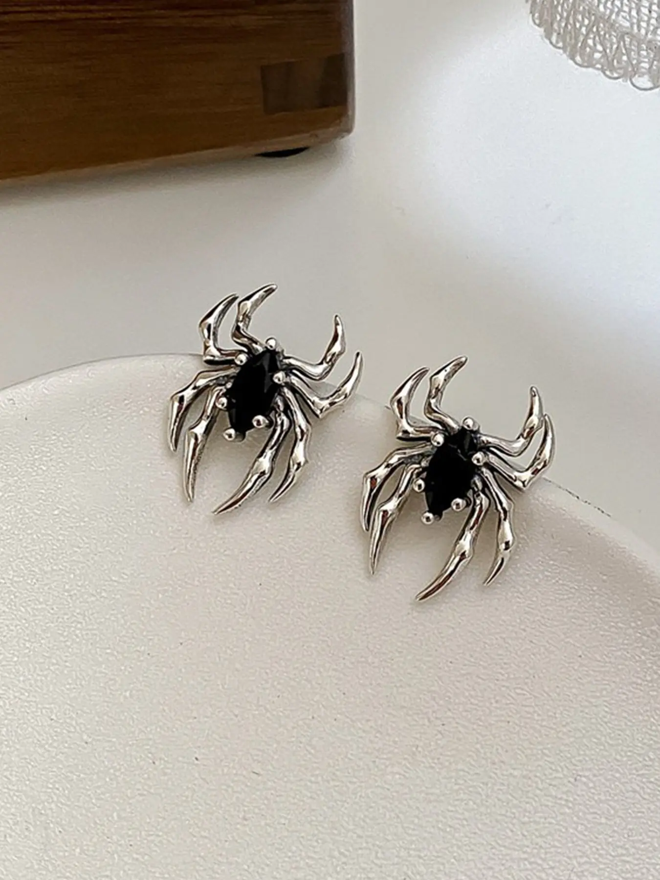 S925 Sterling Silver Vintage Spider Earrings for Women, Hypoallergenic, Perfect for Halloween, Ideal Gift for Her
