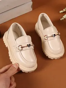 Stylish Kids Loafers with Chunky Sole and Metallic Chain Detail, Slip-On Dress Shoes for Children, Comfortable and Fashion-Forward Footwear