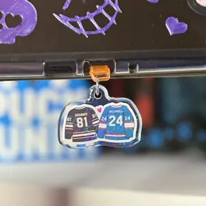 Hockey Boys USB-C Kindle Charm