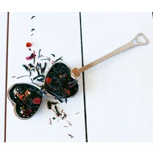Tea Strainer Heart Shaped with handle, Metal Tea Infuser for Brewing Single Cups of Loose Leaf Tea