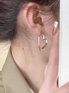 A pair of fashionable cross shaped heart-shaped earrings, Flat Pierced Jewelry, suitable for daily wear, vacation dates, and other occasions, and also a surprising and exquisite small gift