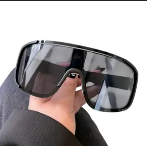 Unisex Oversized Fashion Sunglasses with Trendy Black Frame and Smoke Lenses for All Seasons