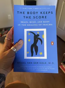 The Body Keeps the Score: Brain, Mind, and Body in the Healing of Trauma (Paperback) - PTSD, Hormones, Neurofeedback, Psychology, Immunity Guide for Trauma Recovery with Posture & Violence Insights