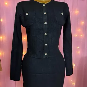 Set Woven Yarn Skirt and Sweater - Navy Blue Knitted Ensemble with Button Detailing and Matching Skirt