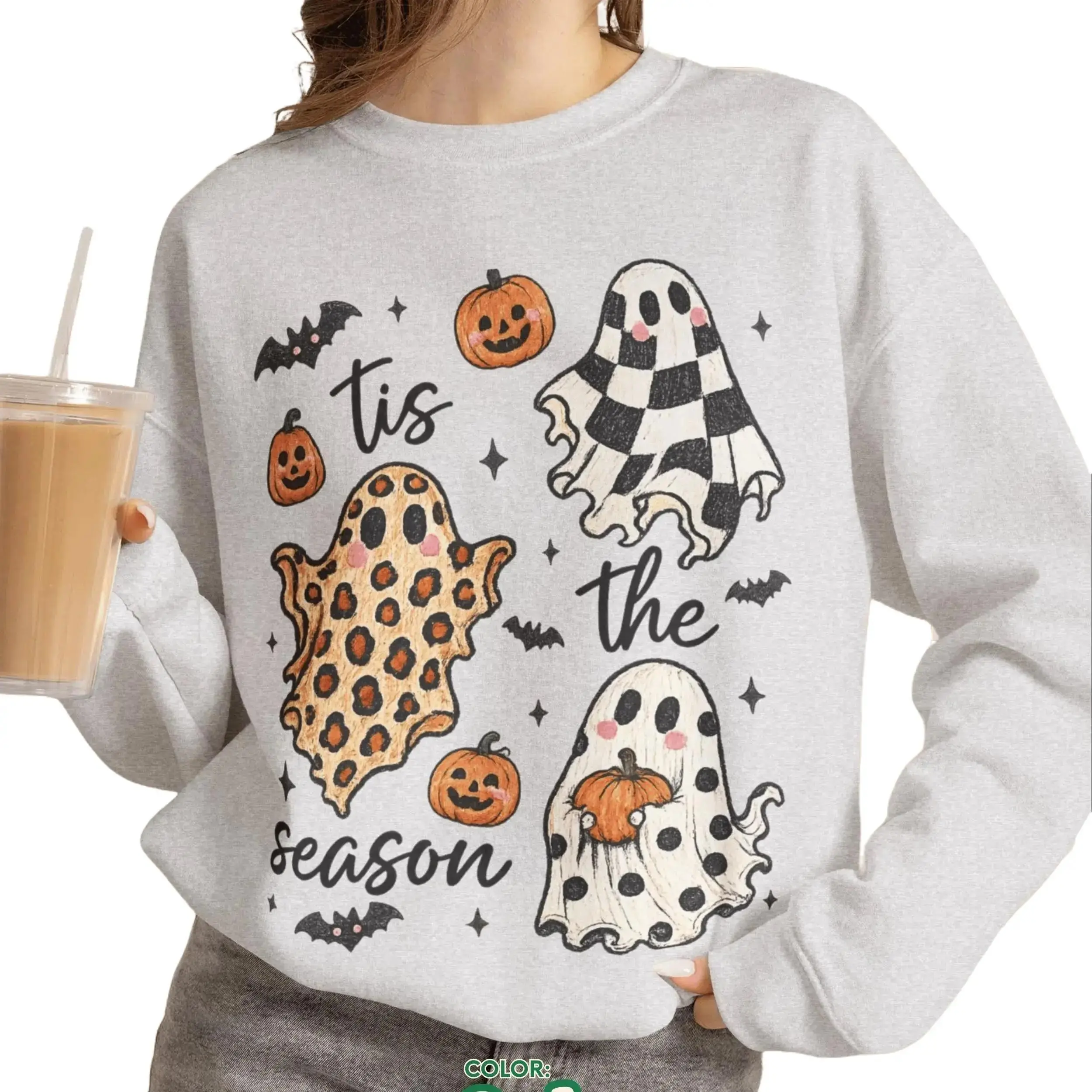 Tis The Season Ghosts Crewneck Sweatshirt, Halloween Pumpkin Spooky Leopard Checkerboard Graphic Jumper, Cute Spooky Season Outfit, Cute Ghost Fall Autumn Apparel, Trendy Spooky Vibe Sweatshirt, Fun Halloween Party Gift For Women & Men