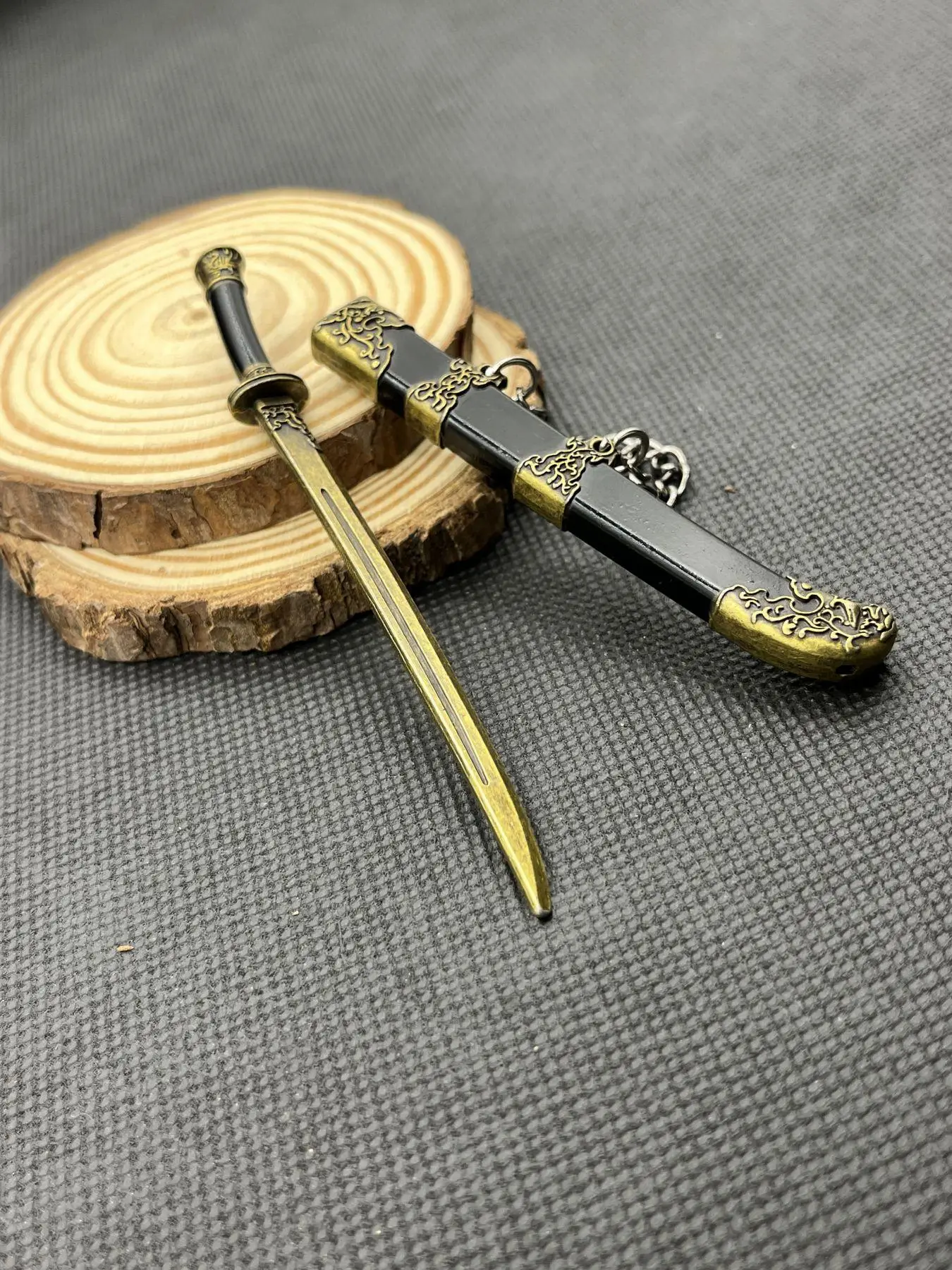 Vintage Ethnic Pattern Sword Shaped Keychain As Perfect Gift, Fashion Mini Metal Keychain for Men and Women, Accessories for Party, Daily Clothing Dec