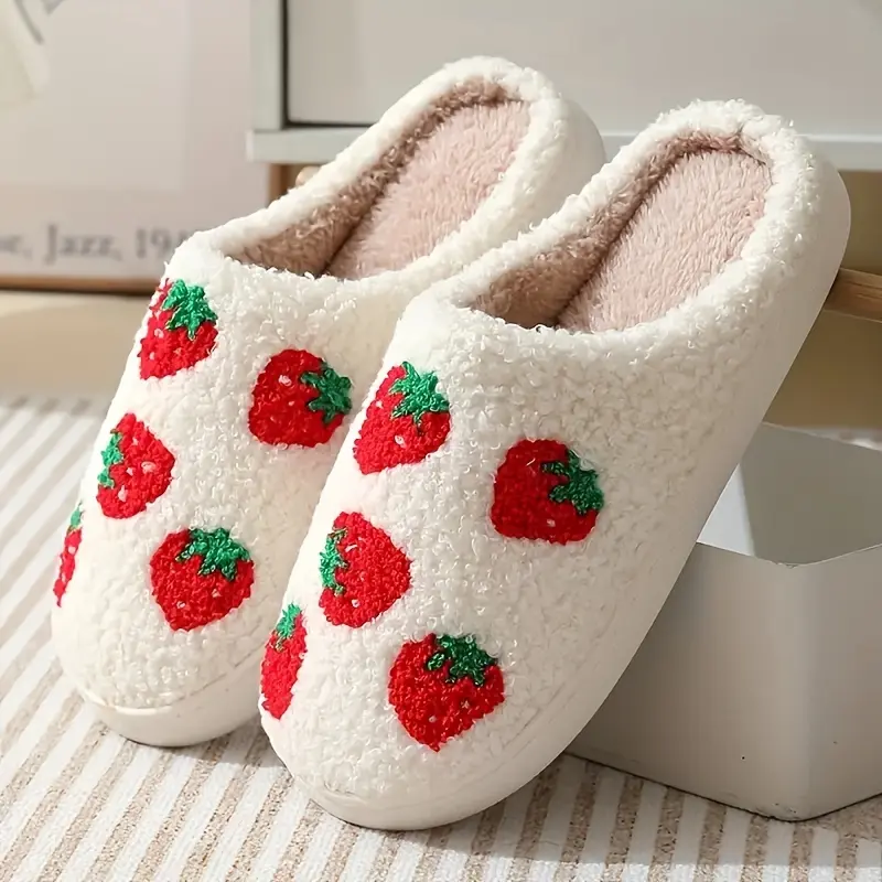 Slippers for Women, Cute Strawberry Print Plush Suede Slides, Warm Cotton Lined Autumn House Shoes with Non-Slip Sole, Cute Look, Indoor Casual Shoes for Cold Weather