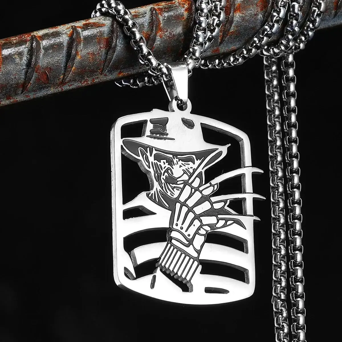 Freddy  Pendant  Necklace