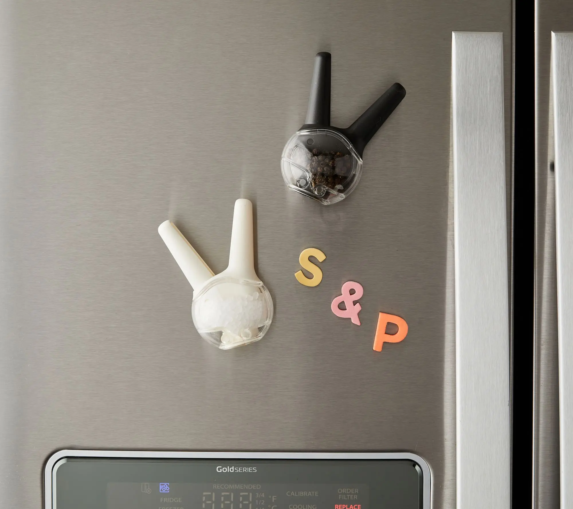 Chef'n Mini Magnetic Salt and Pepper Grinder Set Chef'n Mini Magnetic Salt and Pepper Grinder Set