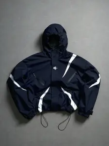 Men's American High-Street Style Hooded Windbreaker, Spring/Autumn Loose-Fit Windproof Waterproof Jacket with Distinctive Logo Print and Drawstring, Suitable for Streetwear Outfits and Outdoors
