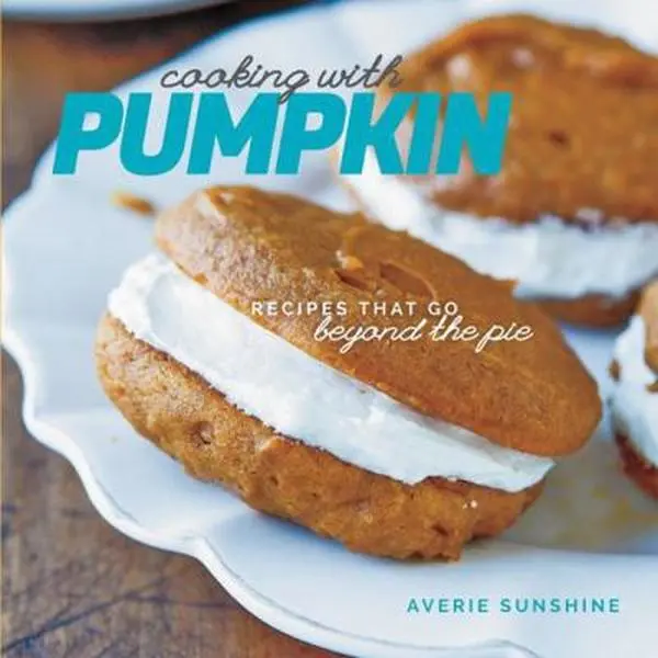 Used Softcover Book - Cooking with Pumpkin: Recipes Beyond the Pie for Dinner & Perfect Pumpkin-Spice Latte by Averie Sunshine (0.72 lbs, English)