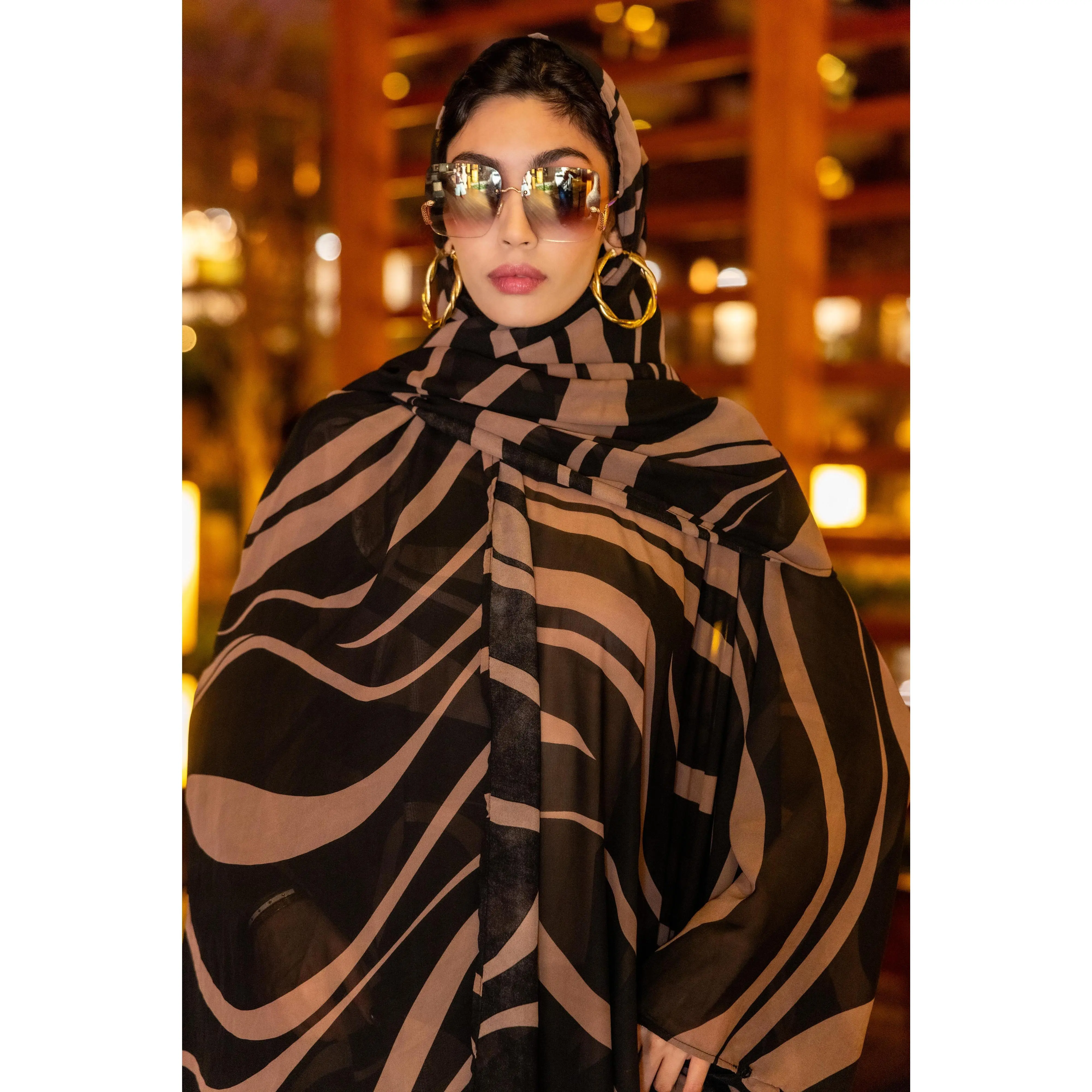 Kaftan (Snap-tan) with Beige and black wave print