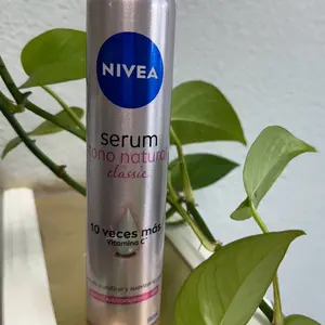 Nívea serum tono natural