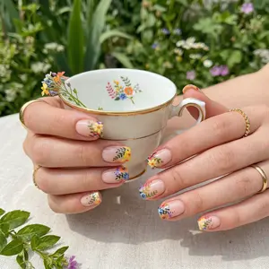 24 pieces of short oval false nails, with a natural nude color sheen and texture, complemented by delicate floral decorations. They fit comfortably and remain firmly in place for a long time. Suitable for daily use and spring events. fashionable style