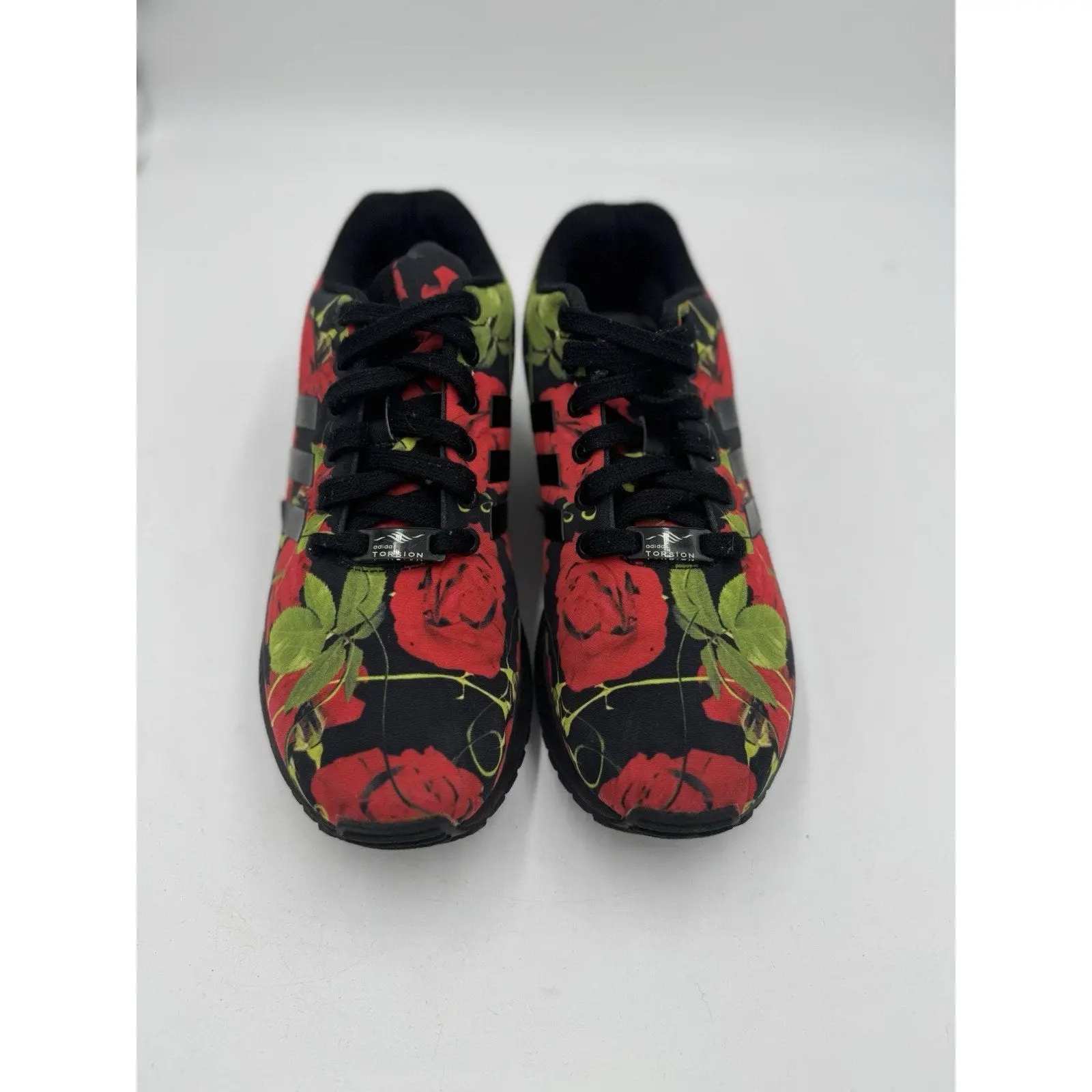 Pre-Owned Women's adidas ZX Flux Trendy Comfortable Casual Sneakers - U.S. Size 8, Black Base, Red Roses Accents