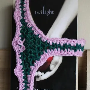 Book Thong