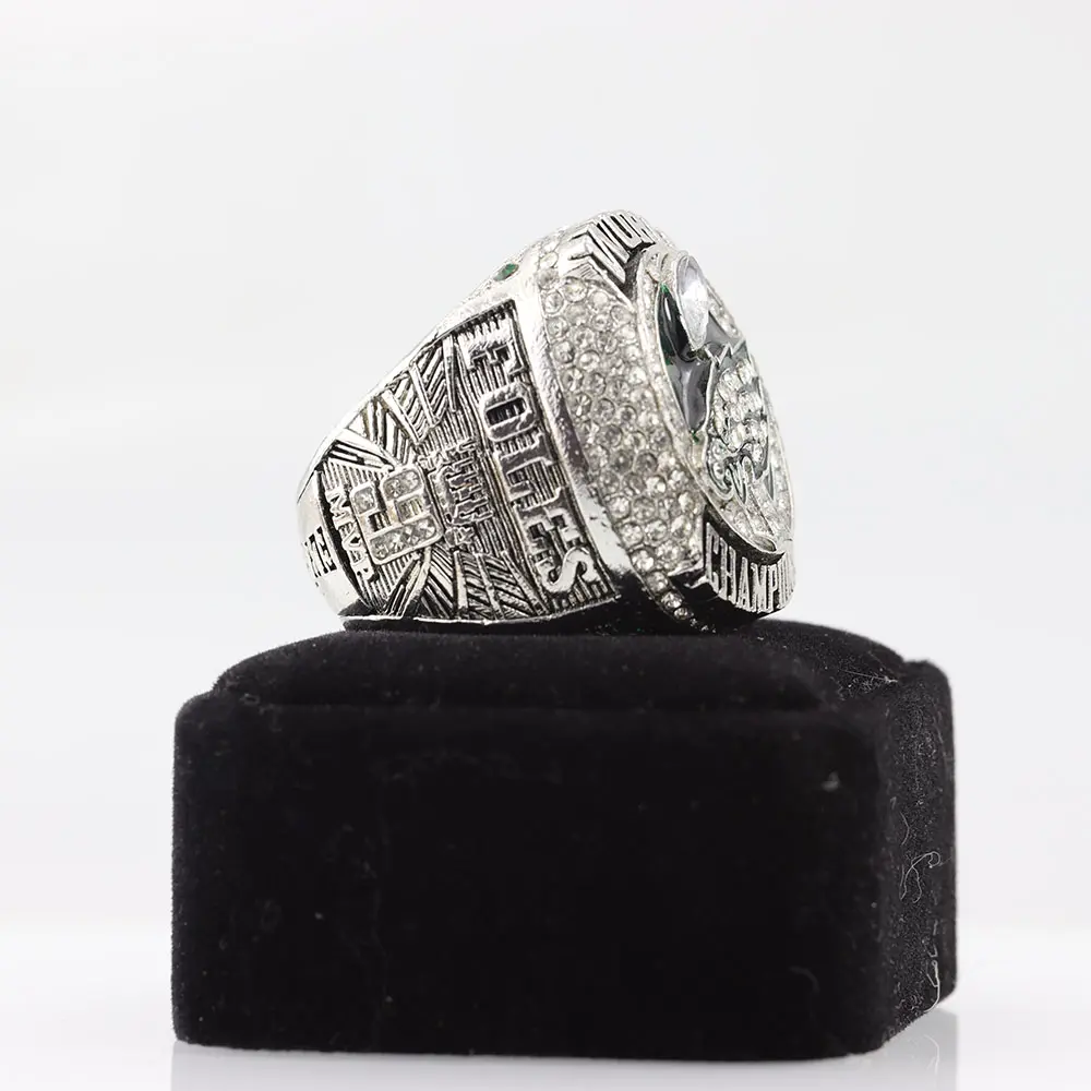 2017  Player No. 9 has a word design on the inner circle of the ring. It's a personalized gift for friends on festivals and birthdays