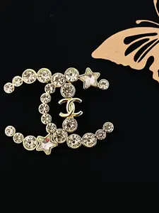 Elegant Rhinestone Letter Brooch, Multi-Use Alloy Pin, Perfect for Movie and TV Fans, Fashion Accessory for Clothing and Bags