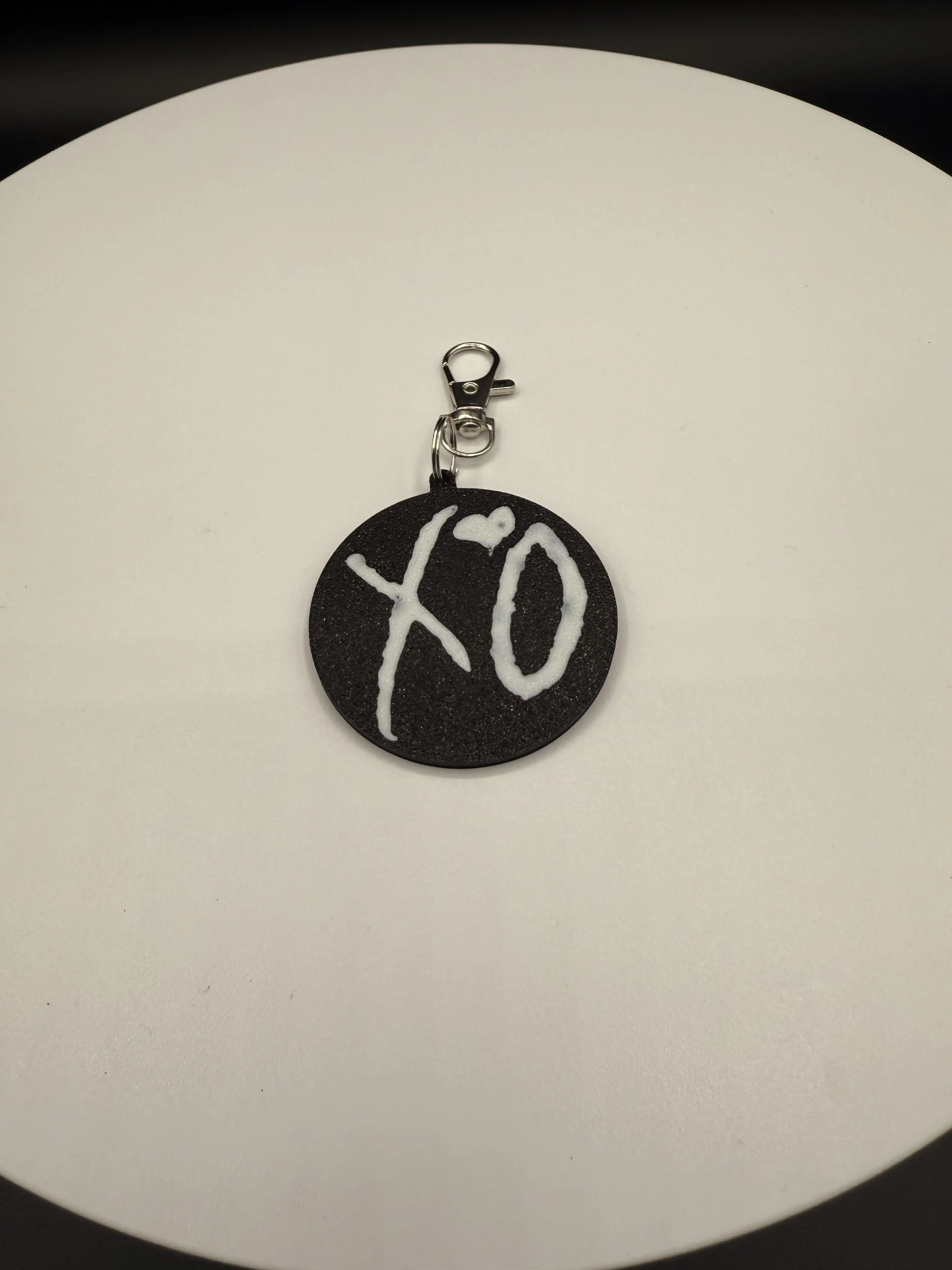 XO Keychain | Glow-in-the-Dark Keychain | XO Tag | Music Lover Gift | Unique XO Pendant | Aesthetic Keyring | Trendy Keychain