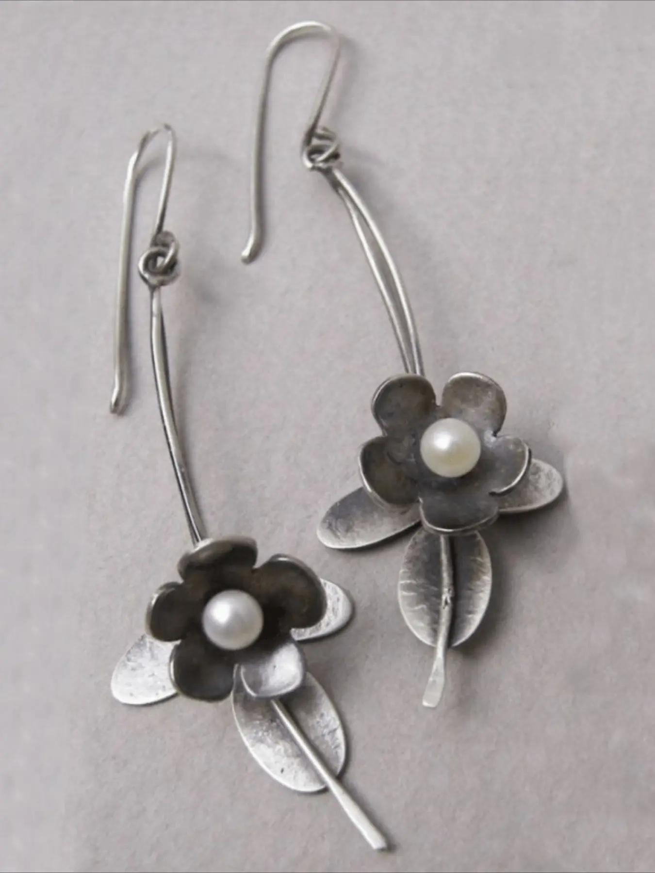 One Long, Retro Floral Drop Earrings with a Bohemian Style, Perfect for Women to Wear Casually in Daily Life, Fashion Jewelry, The Perfect Gift for Ladies and Girls, Dangle Earrings, Dangling Earrings, Ear Accessories