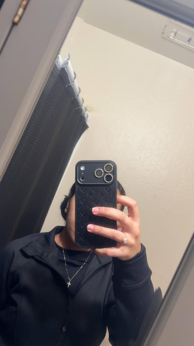 Item: black, iPhone17promax