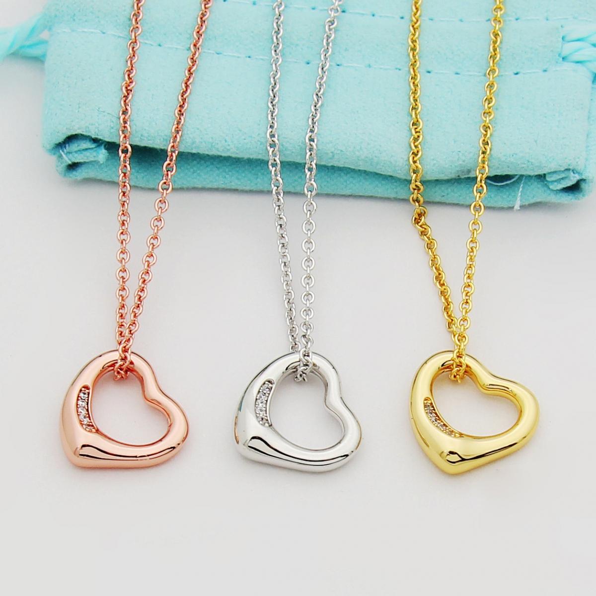 Trendy Hollow Heart Collarbone Necklace, Luxury Classic Style Pendant Chain, Elegant Everyday Wear Jewelry for Women, Ideal Birthday Anniversary Gift, Fashion Accessory for All Occasions