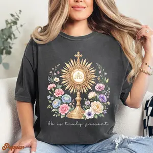 Comfort Colors Floral Blessed Sacrament Monstrance Shirt, Eucharistic Adoration Tee, First Communion Gift, Holy Hour Shirt, Catholic Gift for Women – TREND WEAR USA