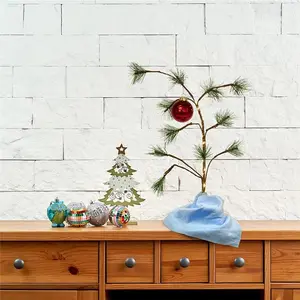 Charlie Brown Christmas Tree with Linus's Blanket Holiday Décor, Classic Ornament