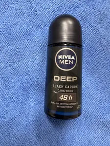 NIVEA MEN DEEP BLACK CARBON DARK WOOD ROLL ON ANTITRANSPIRANTE ANTIBACTERIAL