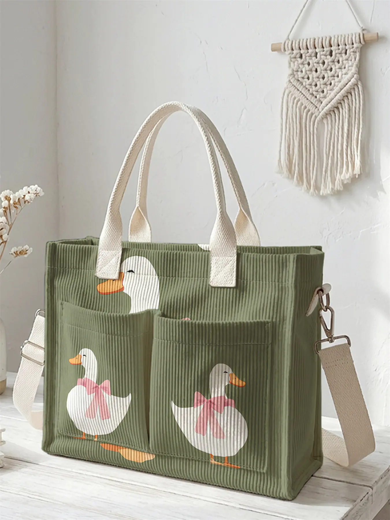 Multifunctional travel bag, lady's travel bag, Travel shoulder bag, with 2D printed bow-tied white duck pattern, large capacity, durable and wear-resistant, multi-pocket design, suitable for multiple scenarios such as work, shopping