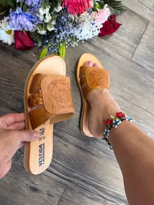 Amelia Tan