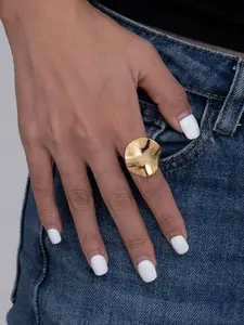 Ladies' Gold Ring Simple Style Ring Stainless Steel 18k Gold-Plated Waterproof Gold Steel Color Round Pleated Bohemian-Style Jewelry Summer Essential Beach Vacation Style Ring