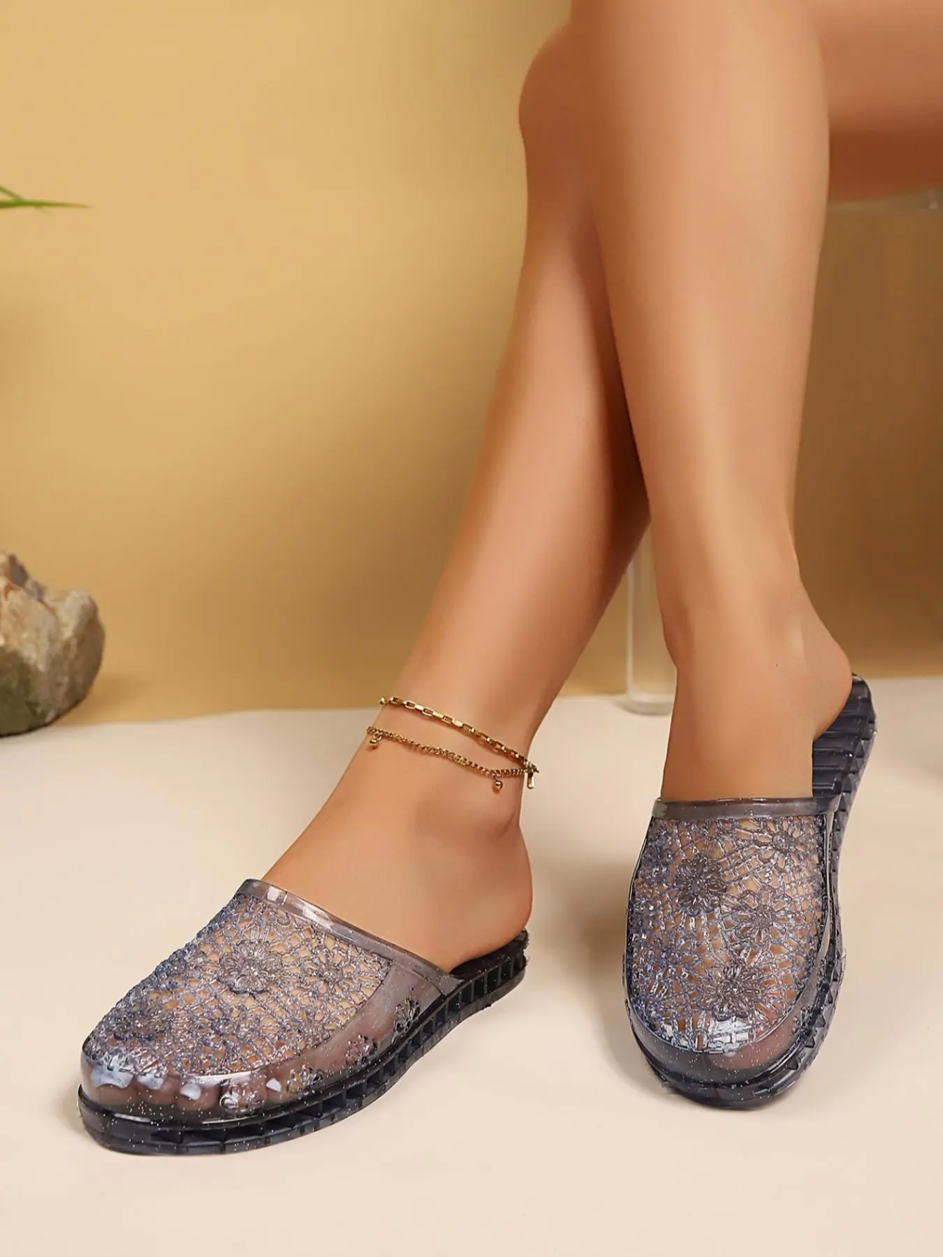 Women's Fashionable Transparent Design Slip on Sandals, Beach Slides, Beach Slippers, Casual Comfortable Flat Sandals for Beach, Daily Wear, Non-slip Sandals for Women & Girls, Walking Shoes, Footwear