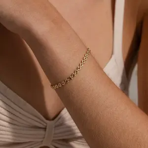 Tiny Link Heart Bracelet by Caitlyn Minimalist - Dainty Interlocking Heart Chain Bracelet - Cute Layering Bracelet - Vintage Jewelry - Birthday Gift for Her