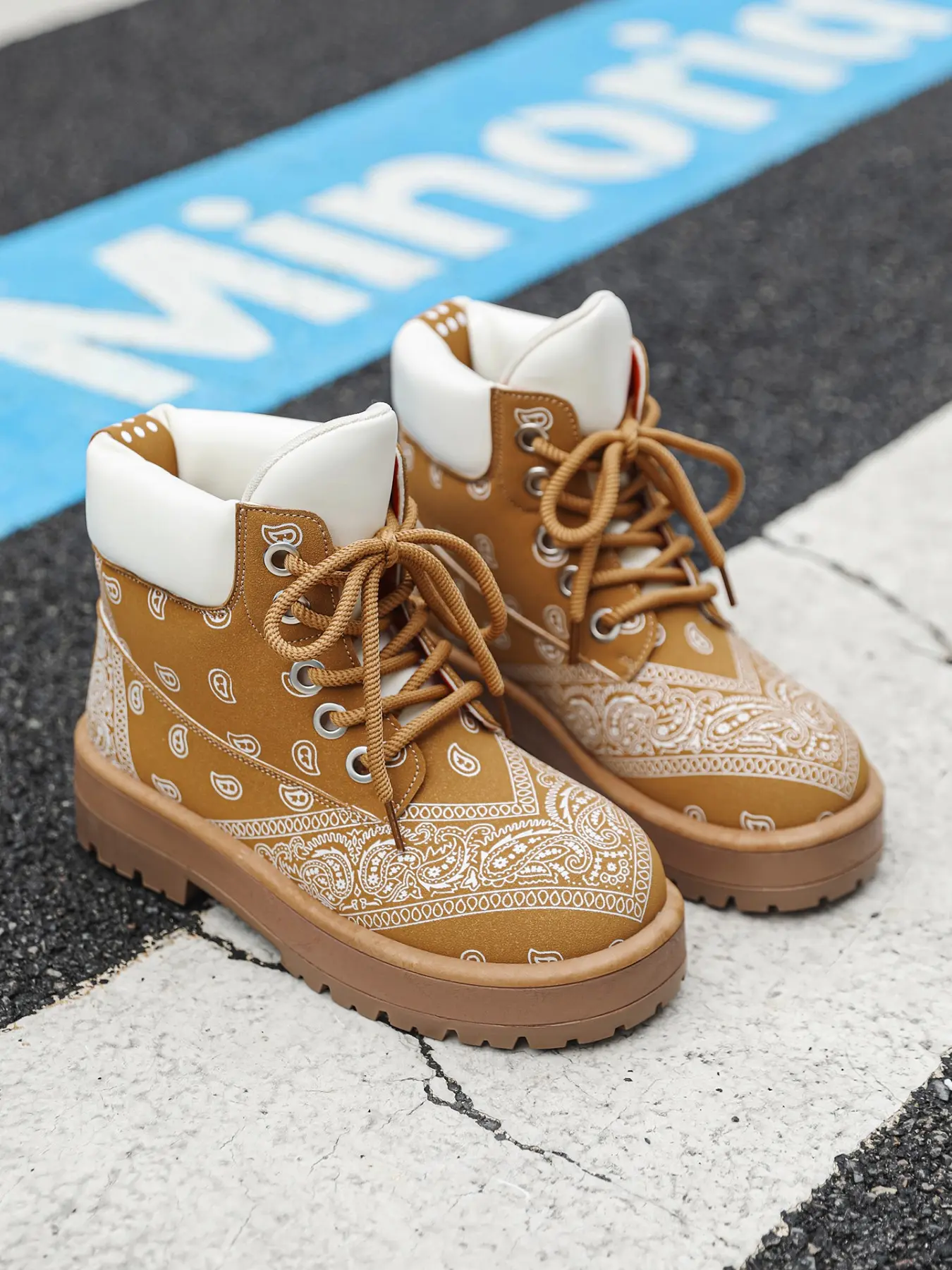 Men's Classic Mid-Calf Lace Up Boots, Fall & Winter Geometric Design, PU Leather Waterproof Anti-Slip, Vintage Style Outdoor Casual Shoes, Fashionable Boots