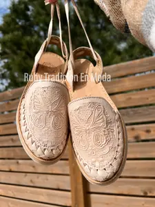 Mariposa Cincelados Lace-Up Huaraches/ Huaraches Mexicanos/ Hand-Tooled Huaraches/ Leather Sandals/ Round Toe/ Hippie Vintage Style/ Huaraches de Cintas/ Mexican Sandals/ Mexican Shoes/ Sandalias/