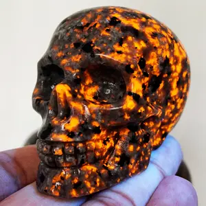 Catherinedesignsnyc Yooperlite Skull UV Glowing Hand Carved Crystal Carving Statue Skull Figurine Christmas Birthday Halloween Gift Home Garden Decor