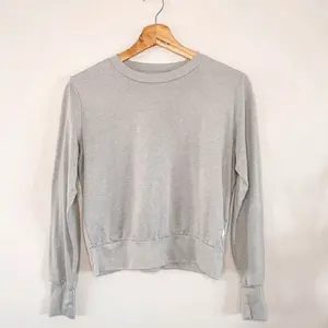 Vuori Daydream Long Sleeve Crewneck Light Gray Moisture Wicking Size XS VW133 Tops Pullover