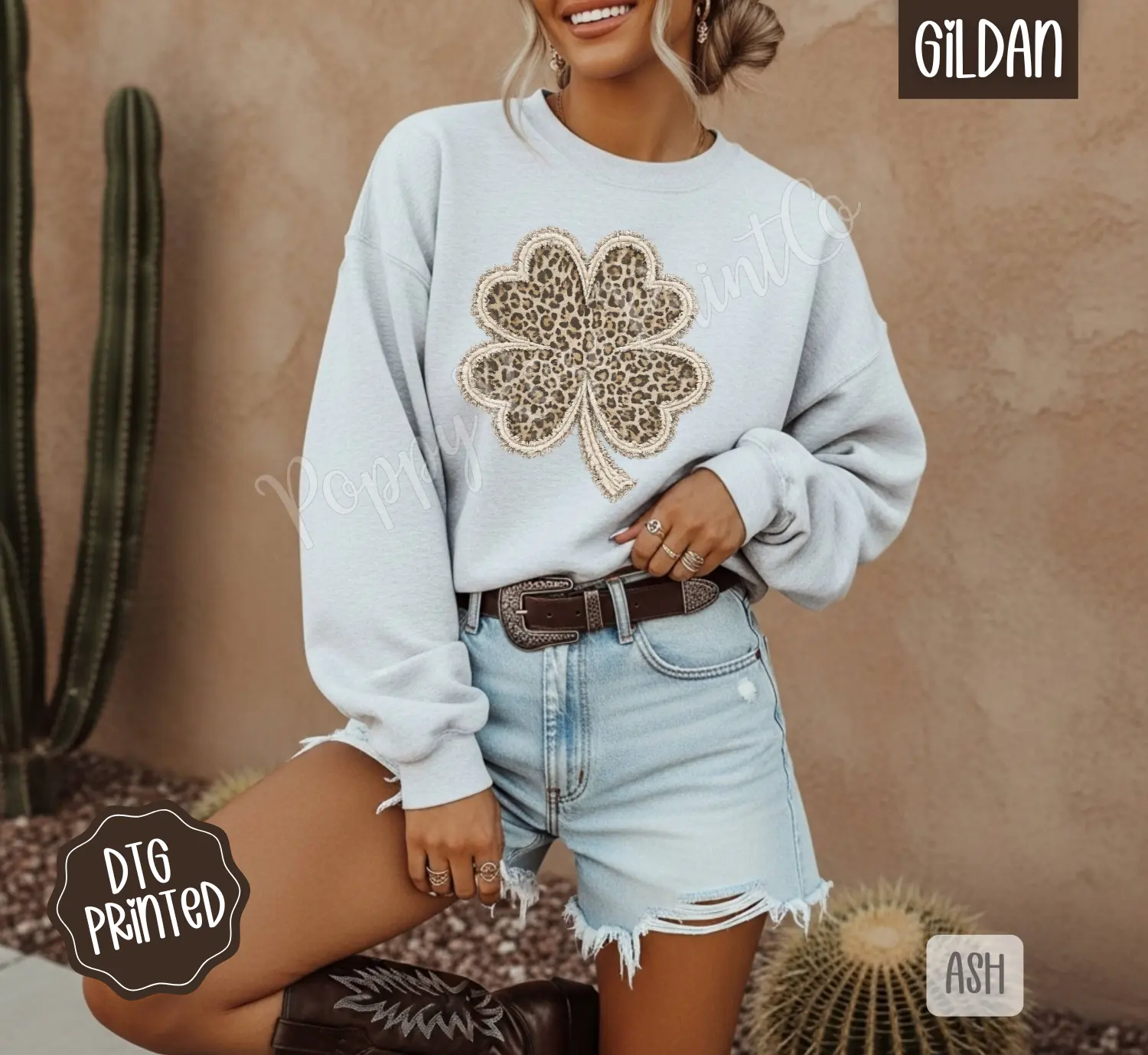 Leopard Clover Sweatshirt, Trendy Women's Crewneck
