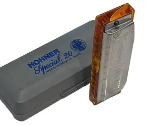 Hohner Special 20 with Blue Moon custom comb