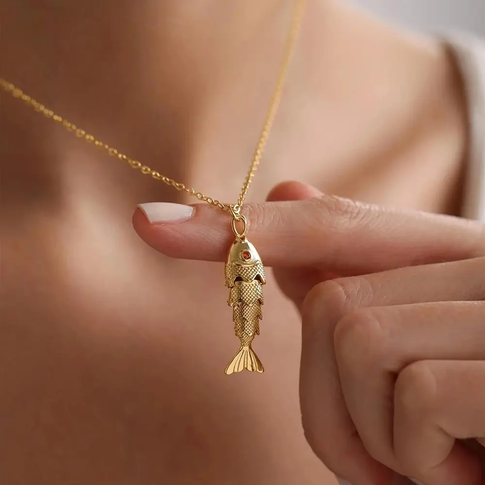Elegant Small Fish Pendant Women's Ocean-Themed Jewelry Green Design Movable Necklace Personalized Gift for Her