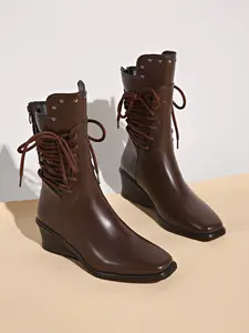 New Trendy Short Boot Rivet Solid Color Casual Lace-Up Women's Boots, Fashion Versatile Slim Fit Rubber Boots, Perfect for Outdoor Travel