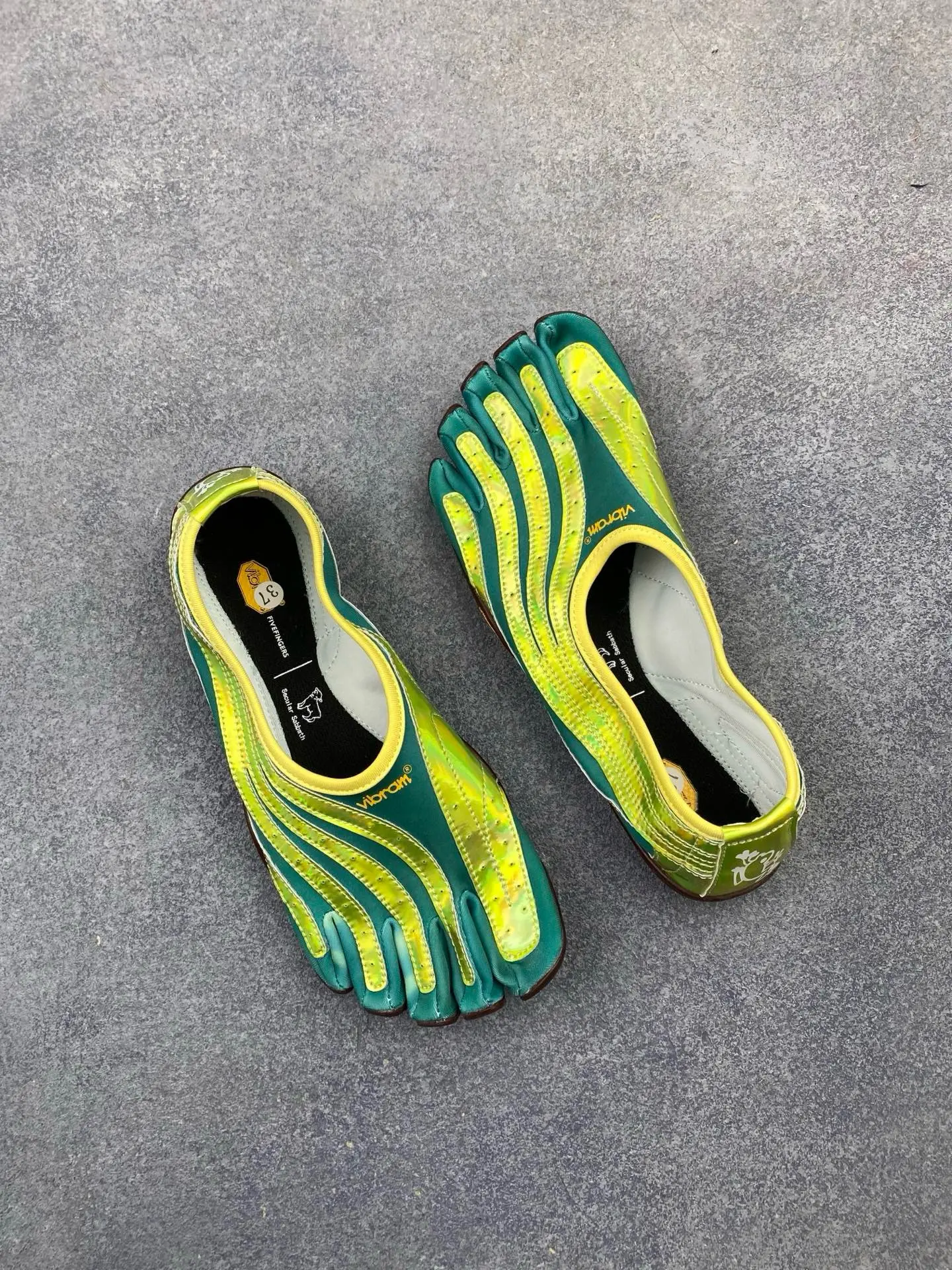 Vibram FiveFingers Sweat-Wicking Barefoot Crossfit Shoes for Men Women, Supportive Split Toe Minimalist Training Sneakers with Free Wide Toe Box, Stable Zero Drop Shockproof Sole, Optimized for HIIT,    Functional Fitness and Gym Daily Training.
