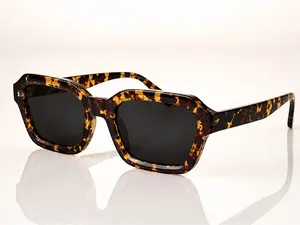 Vintage Tortoise Shell Rectangle Sunglasses for Women UV400 Fashion Shades
