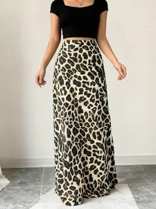 A set of women's casual leopard print fitted skirt, suitable for autumn and winter, suitable for home, indoor, and outdoor wear, Womenswear